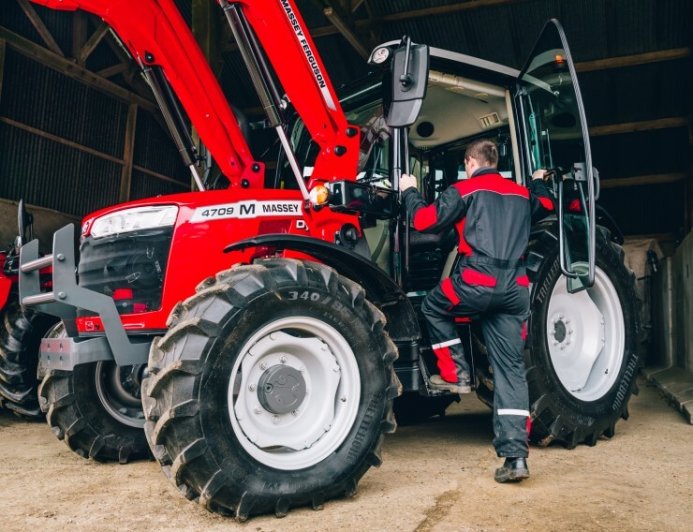 MF 4700 M  82 - 100 CH