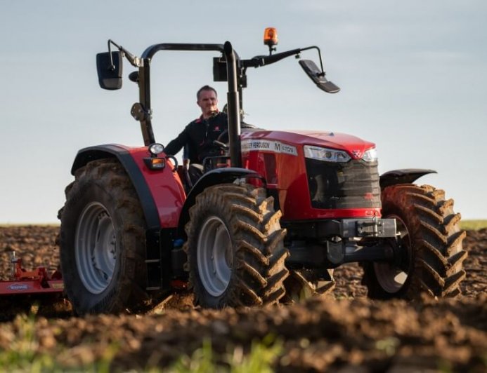 MF 4700 M  82 - 100 CH