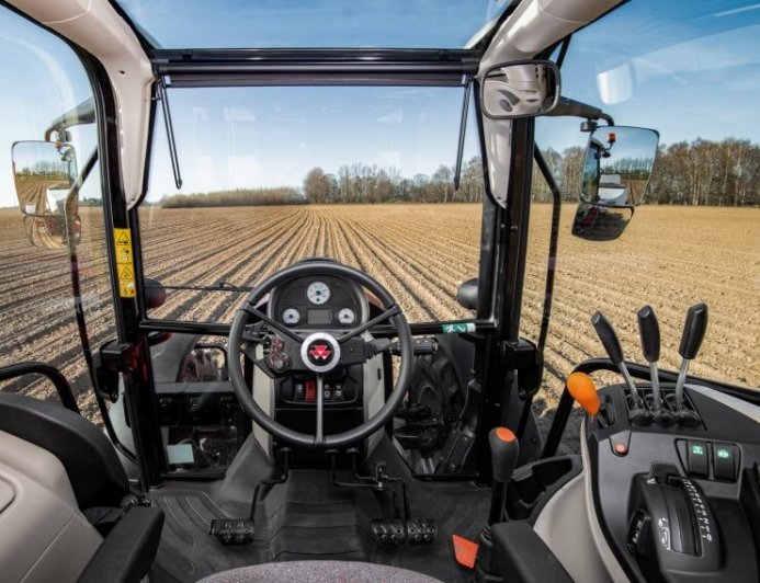 MF 4700 M  82 - 100 CH